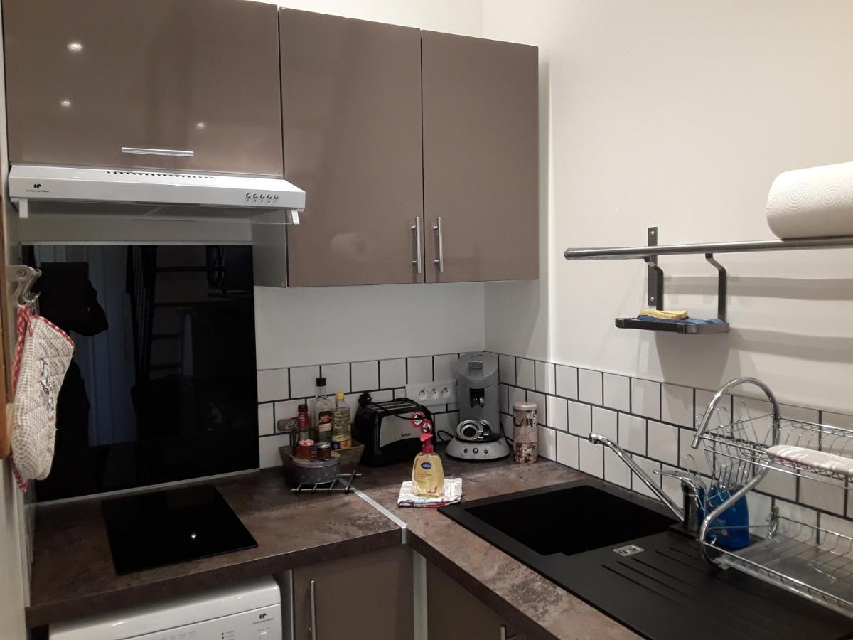 Yofanto Apartment Senas ภายนอก รูปภาพ