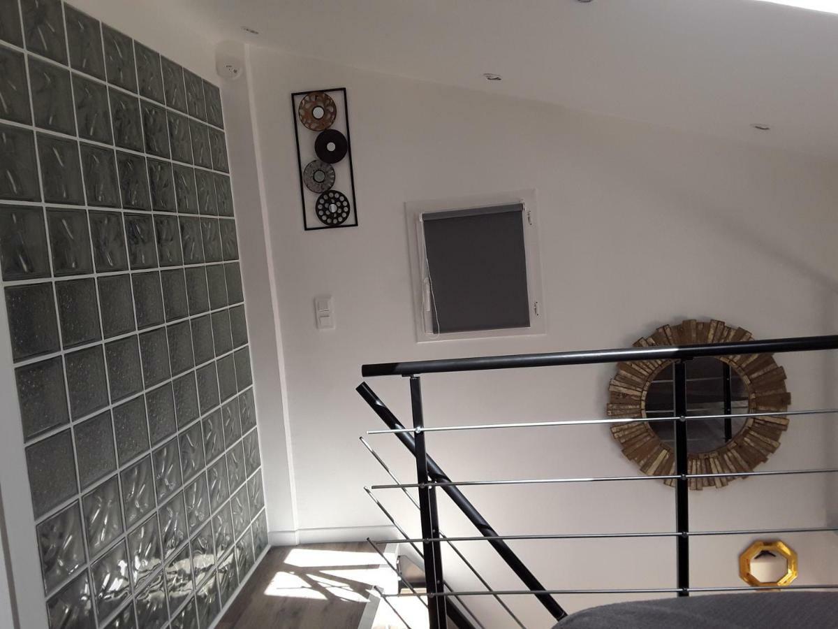 Yofanto Apartment Senas ภายนอก รูปภาพ